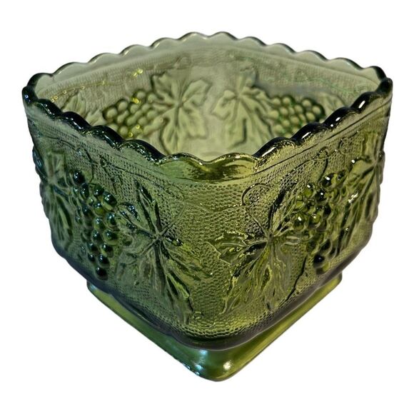 Vintage Anchor Hocking Square Green Glass Dish Bowl Grapes and Leaves - Picture 2 of 5